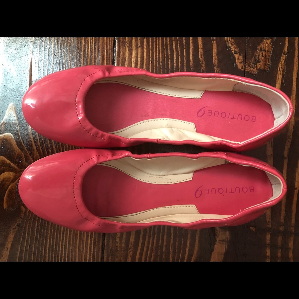 Boutique 9, coral flats - size 7